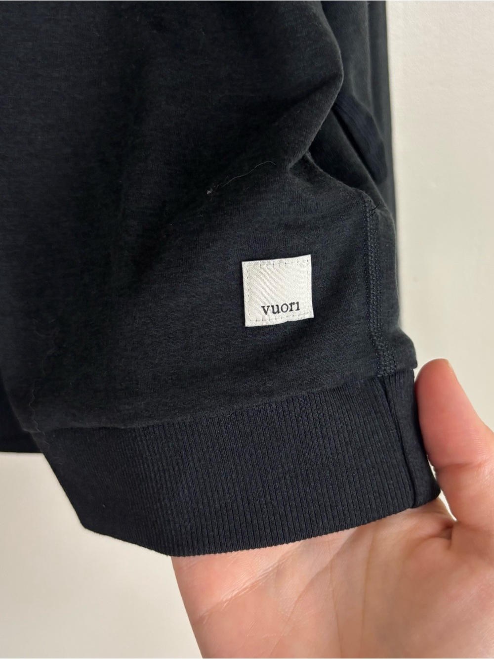 Vuori Halo Modern Crew In Black Heather Women's Size Large VW2120 - Picture 3 of 4